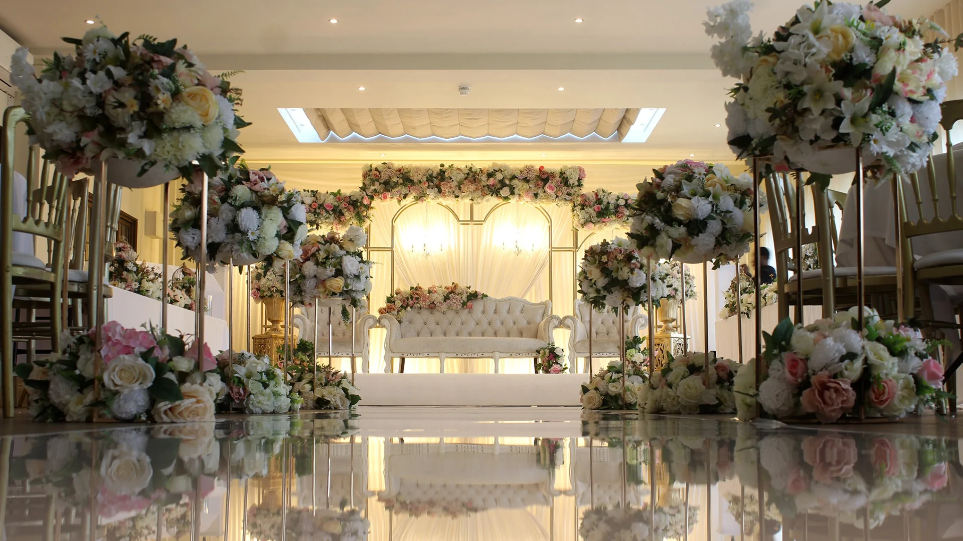 Seasonal wedding décor at Prested Hall